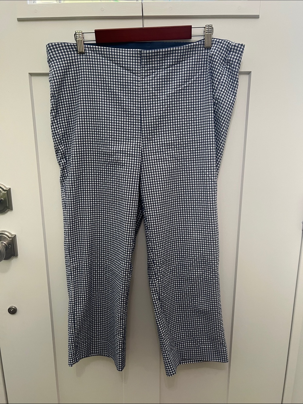 Chico's Navy & White Gingham Capris